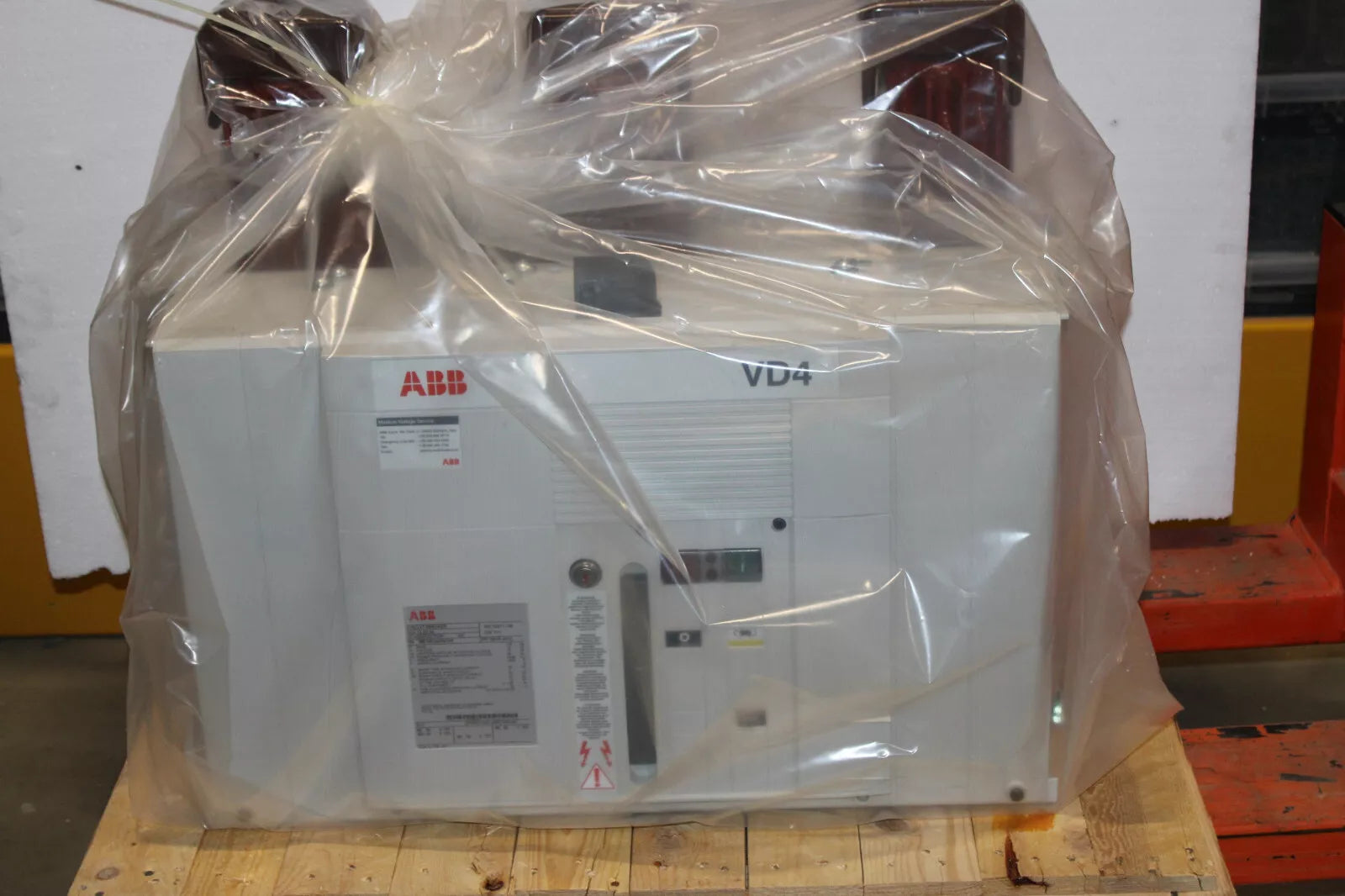 ABB VD4 12.25.20 Circuit Breaker 12kV